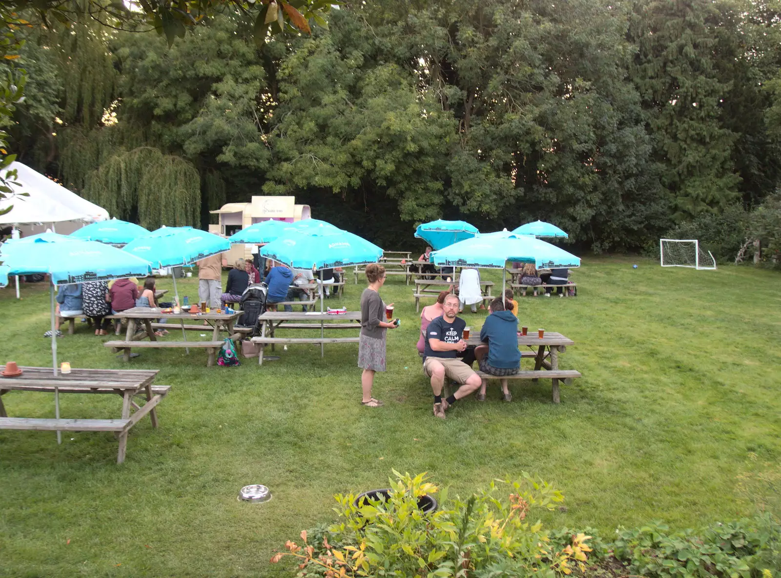 Suey and Marc appear, from The BSCC at Yaxley and the Hoxne Beer Festival, Suffolk - 31st August 2017