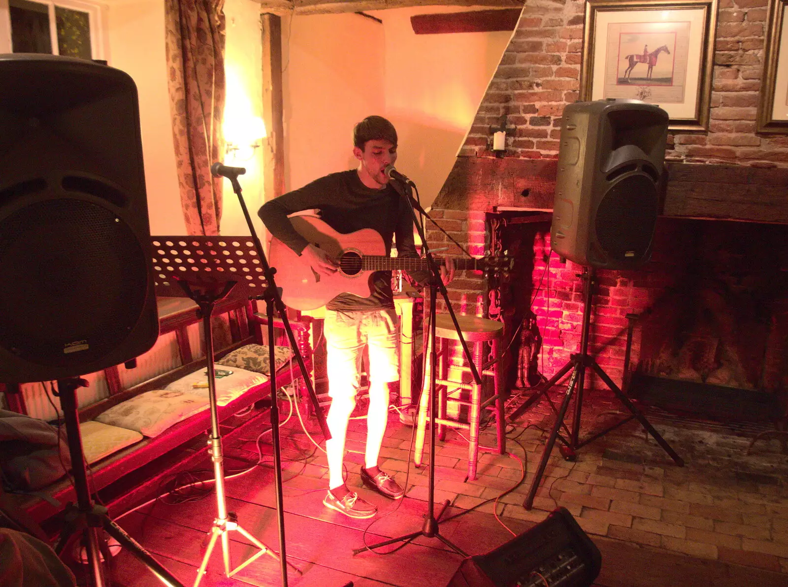 Music in the Hoxne Swan bar, from The BSCC at Yaxley and the Hoxne Beer Festival, Suffolk - 31st August 2017