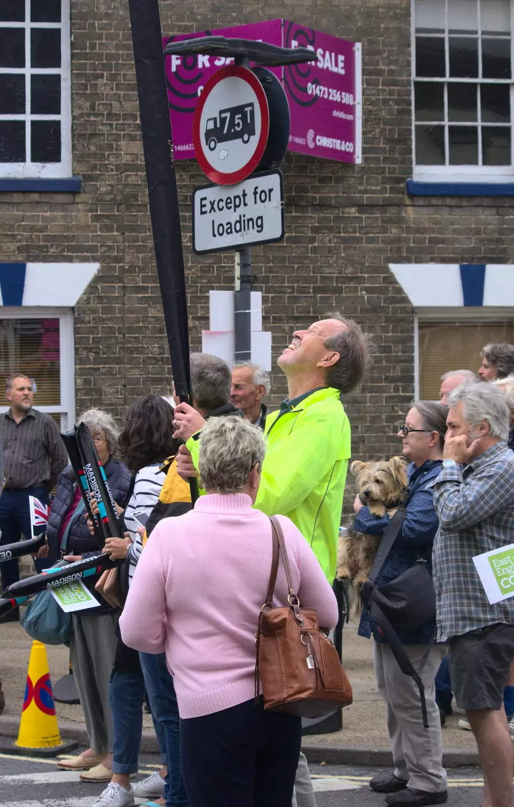 Former mayor Merlin looks up at his flag pole, from The Tour of Britain Does Eye, Suffolk - 8th September 2017