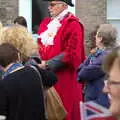 The mayor of Eye rocks up, The Tour of Britain Does Eye, Suffolk - 8th September 2017