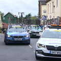 The Tour of Britain Does Eye, Suffolk - 8th September 2017, The first tranch of team cars piles through