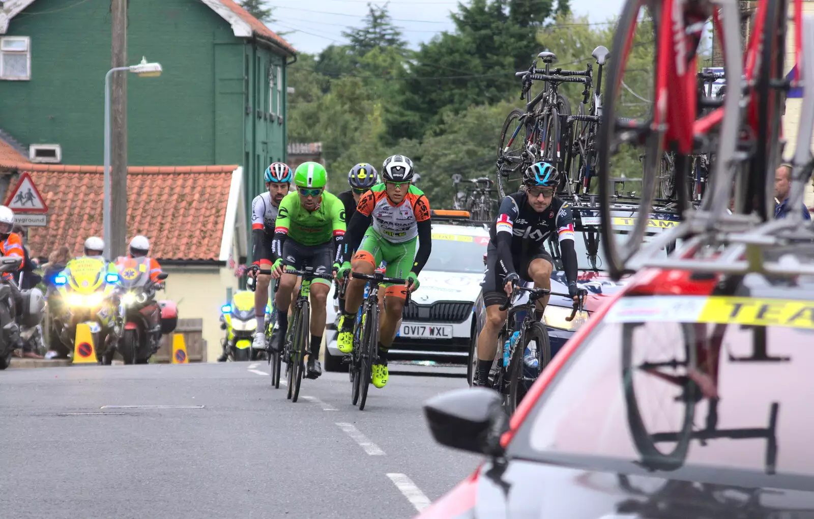 A few stragglers bring up the rear, from The Tour of Britain Does Eye, Suffolk - 8th September 2017