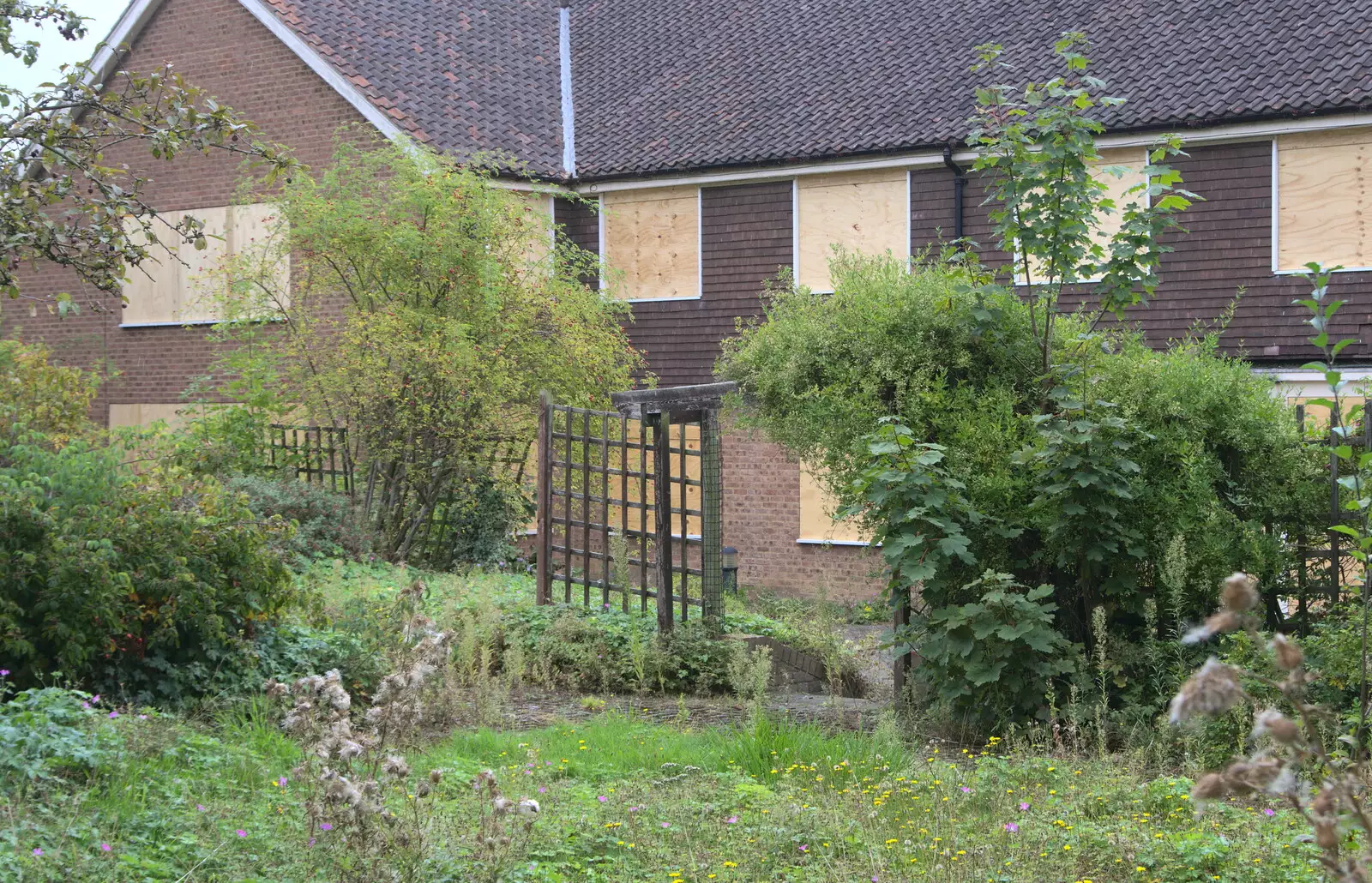 Dennyholme is all boarded up, from The Tour of Britain Does Eye, Suffolk - 8th September 2017