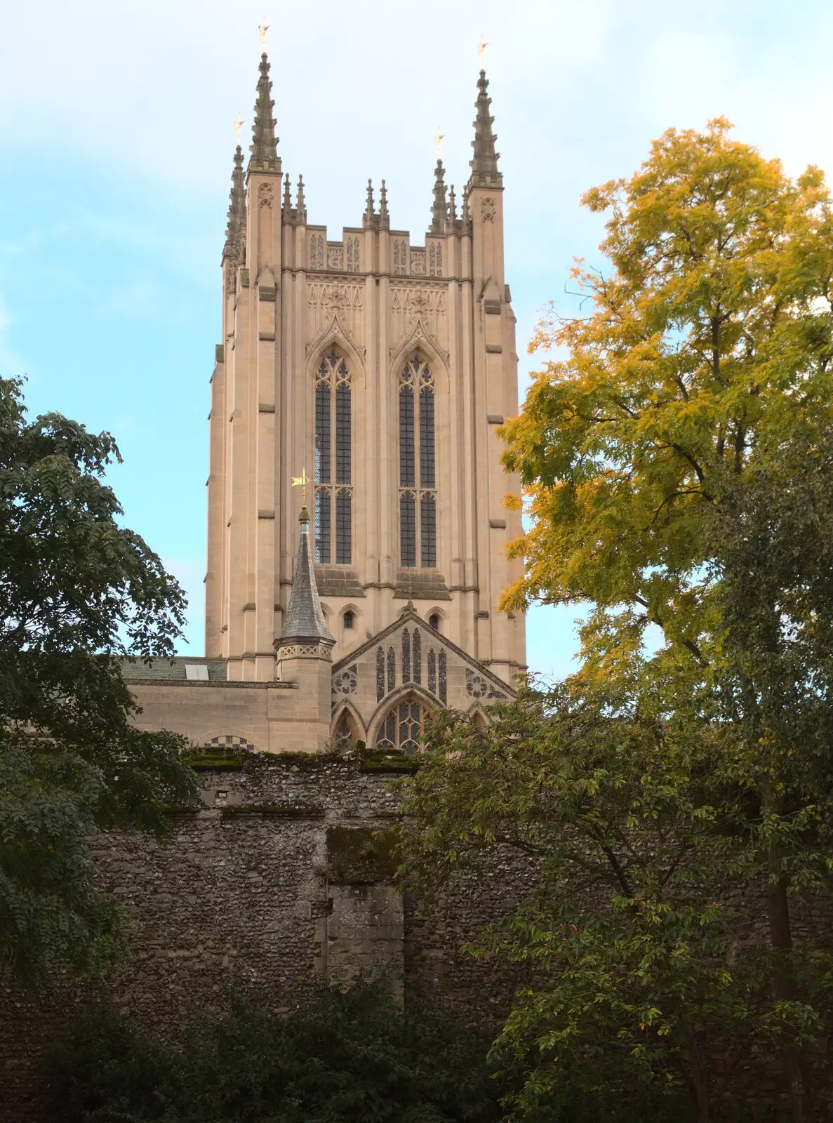 The tower of Bury St. Edmunds' Cathedral, from Ploughing and Pizza, Thrandeston and Bury St. Edmunds, Suffolk - 17th September 2017