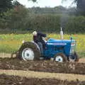 A Ford 3000 trundles around, Ploughing and Pizza, Thrandeston and Bury St. Edmunds, Suffolk - 17th September 2017