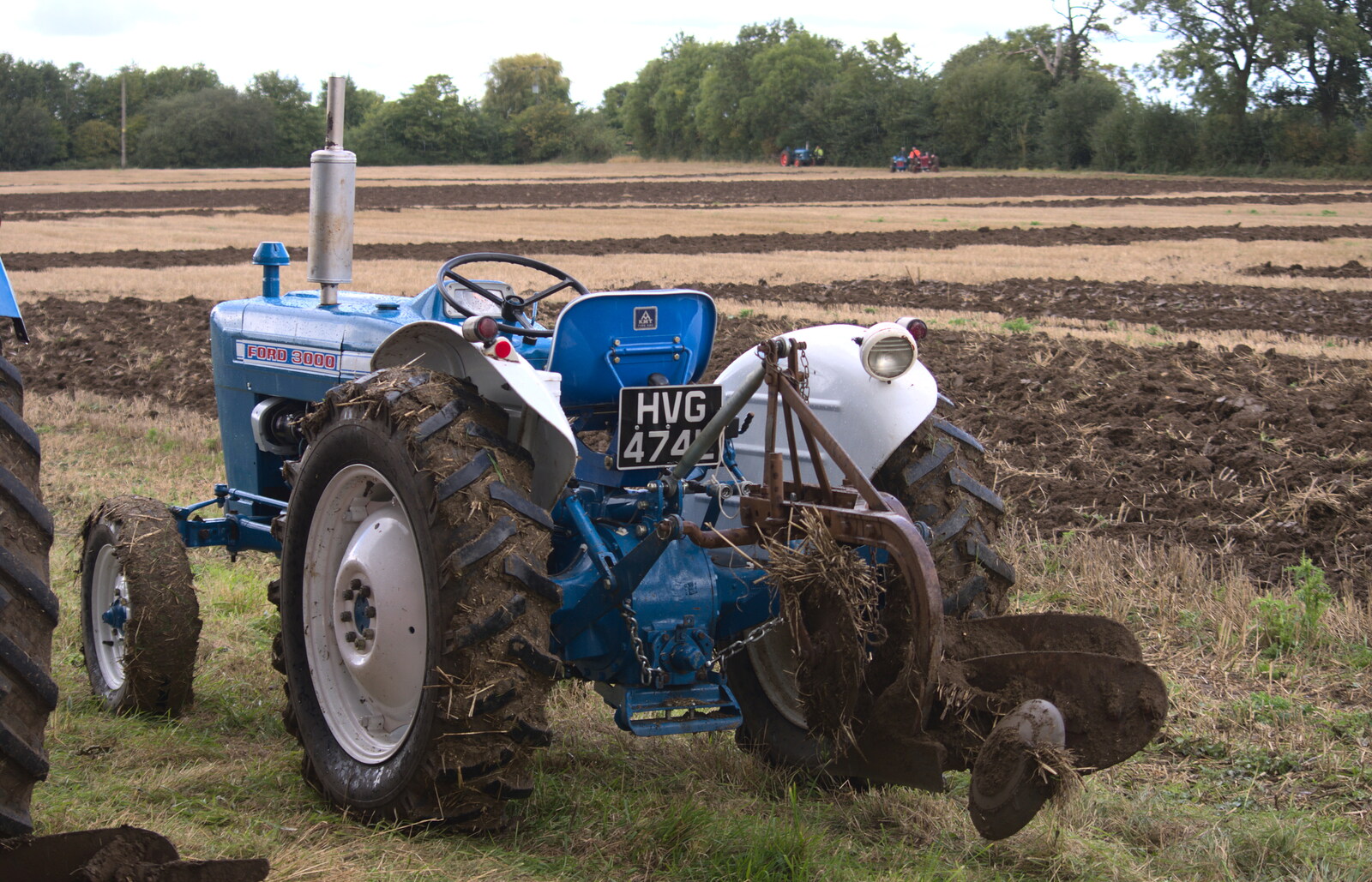 The Ford 3000, with mud-caked tyres from Ploughing and Pizza, Thrandeston and Bury St. Edmunds, Suffolk - 17th September 2017