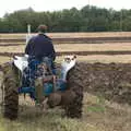 The Ford 3000 drives off again, Ploughing and Pizza, Thrandeston and Bury St. Edmunds, Suffolk - 17th September 2017