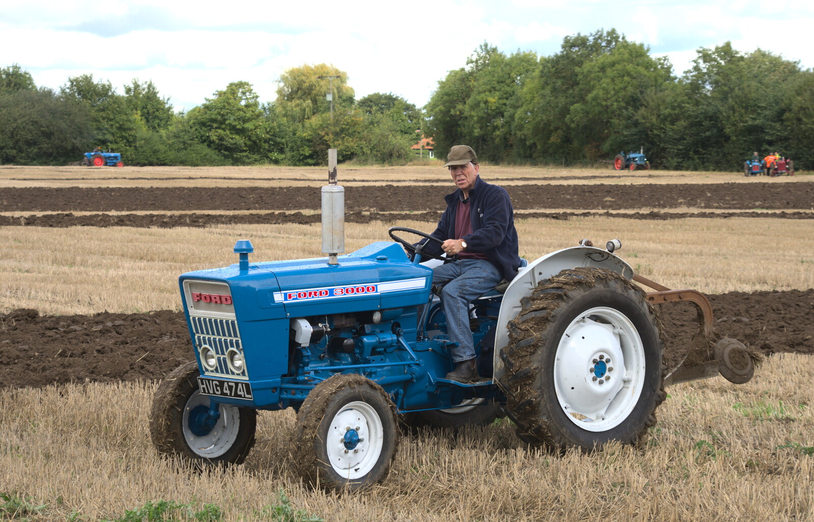 The Ford 3000 returns from Ploughing and Pizza, Thrandeston and Bury St. Edmunds, Suffolk - 17th September 2017