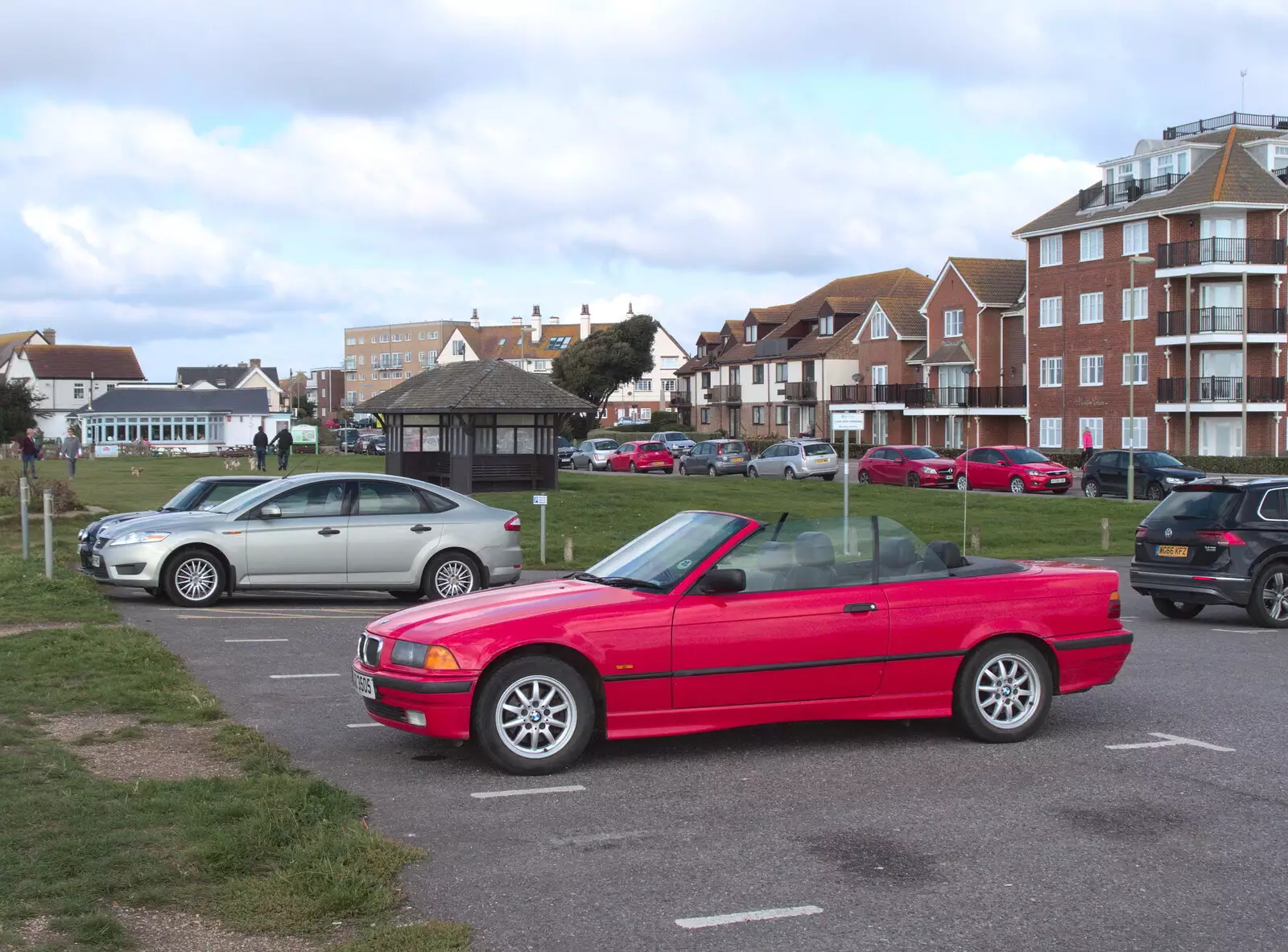 Nosher's motor on the clifftop at Barton on Sea, from Grandmother's Wake, Winkton, Christchurch, Dorset - 18th September 2017