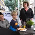 Evelyn, Harry and Louise with a grump, Barcelona and Parc Montjuïc, Catalonia, Spain - 21st October 2017