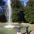 The boys find a massive fountain, Barcelona and Parc Montjuïc, Catalonia, Spain - 21st October 2017