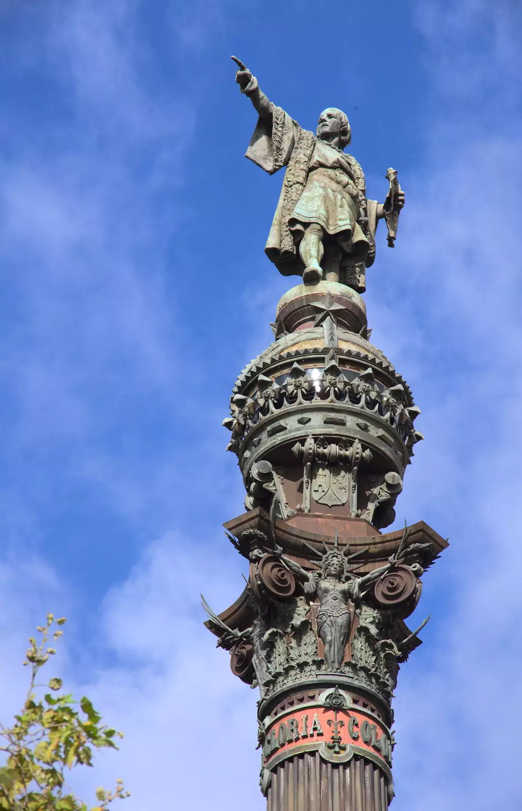 Christopher Columbus points the way, from L'Aquarium de Barcelona, Port Vell, Catalonia, Spain - 23rd October 2017