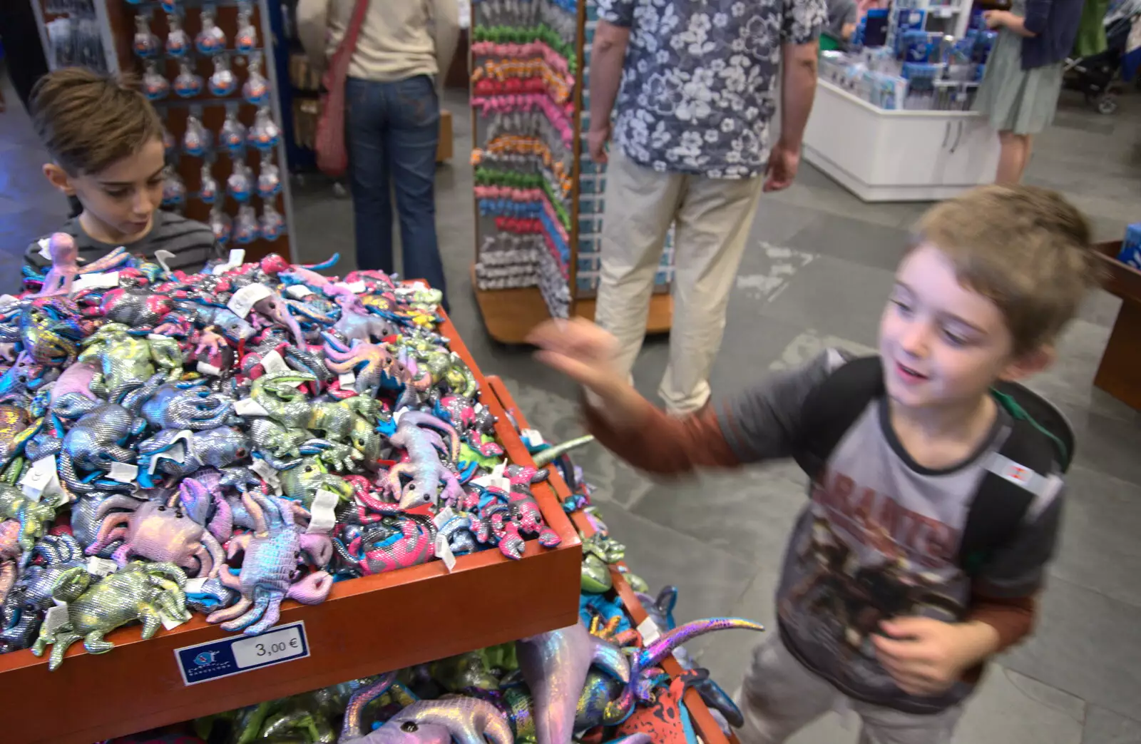 Fred picks a toy, from L'Aquarium de Barcelona, Port Vell, Catalonia, Spain - 23rd October 2017