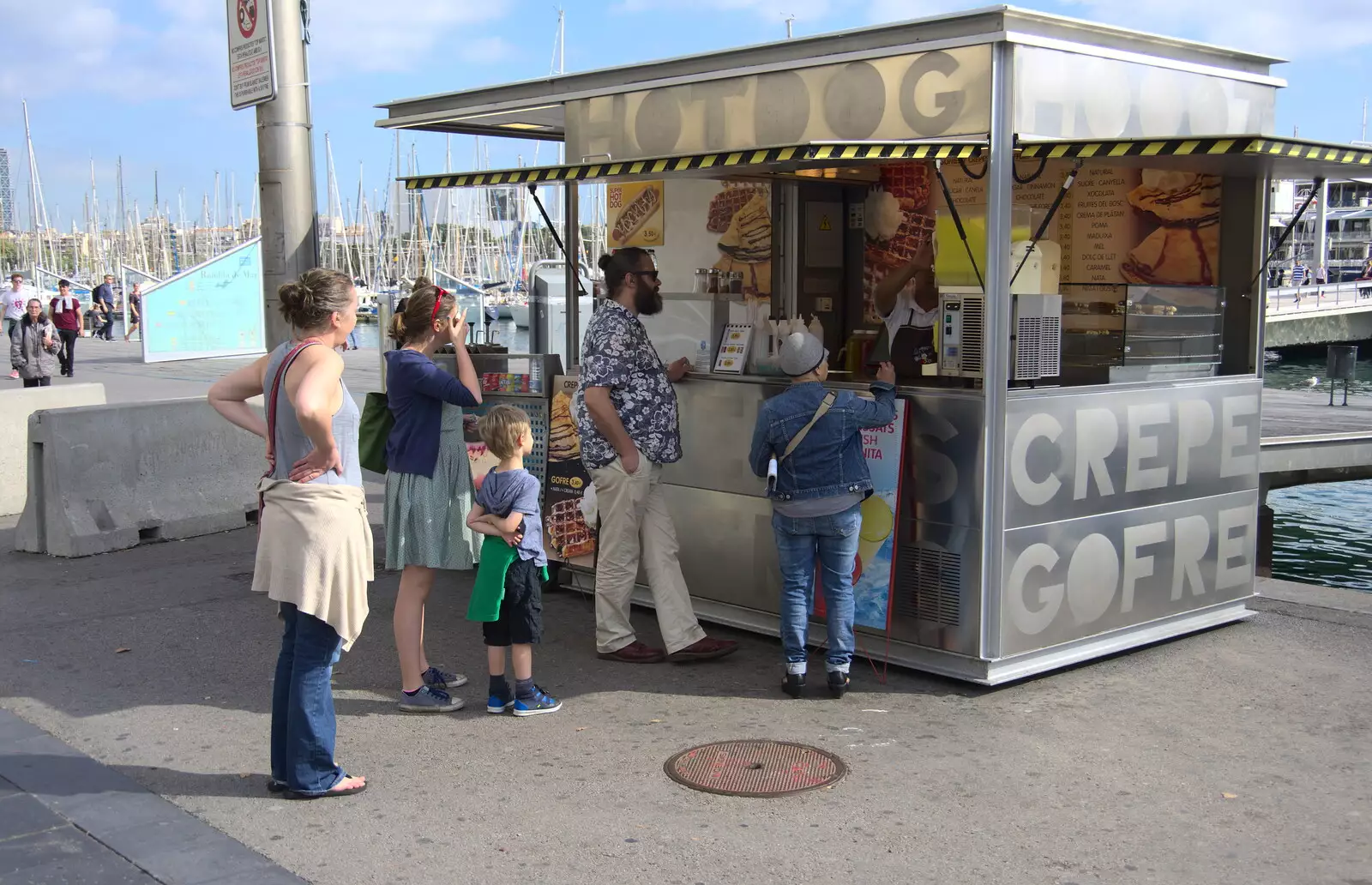 Noddy queues up for a hotdog, from L'Aquarium de Barcelona, Port Vell, Catalonia, Spain - 23rd October 2017