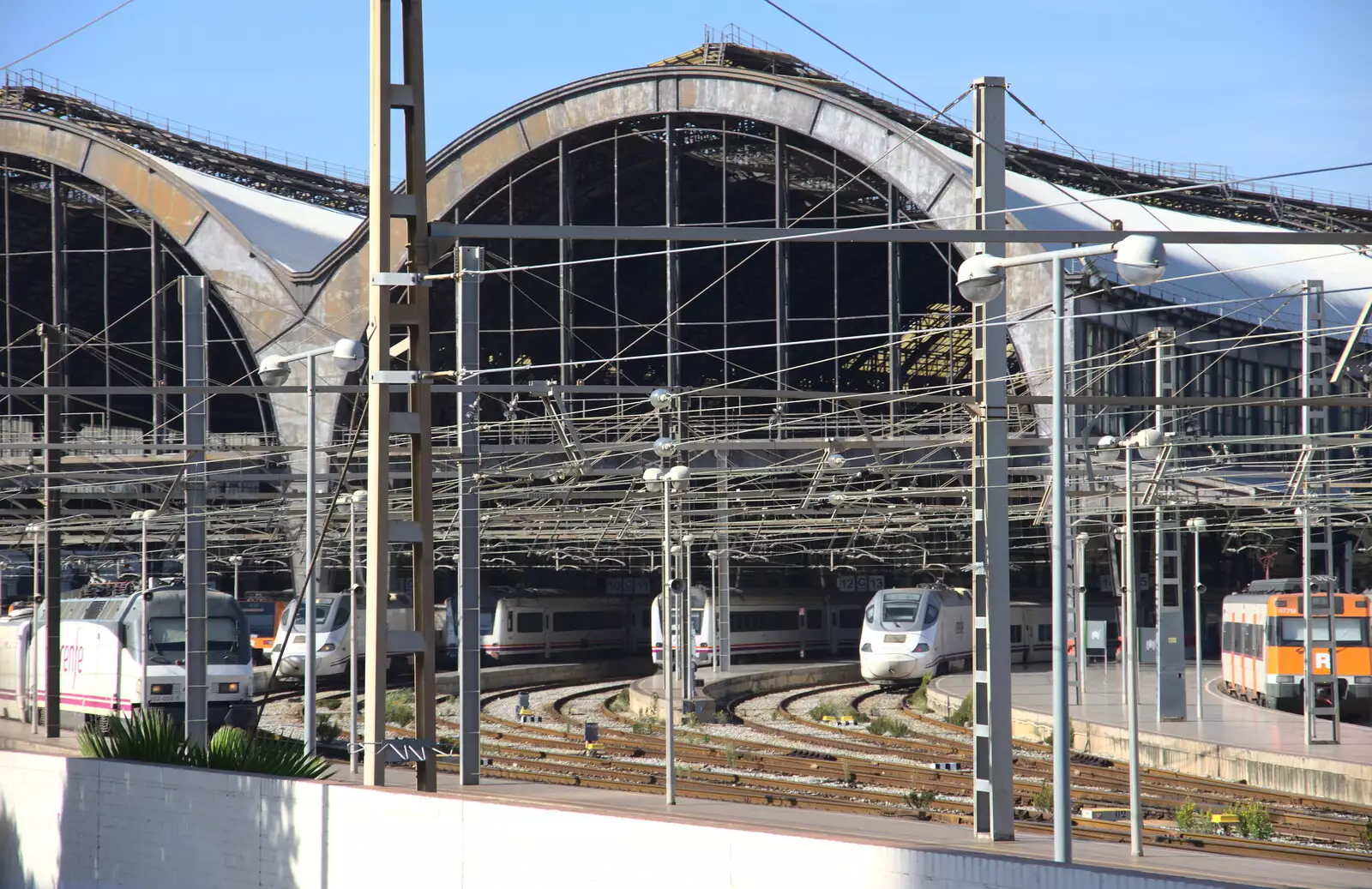 Barcelona's railway station, from A Barcelona Bus Tour, Catalonia, Spain - 25th October 2017