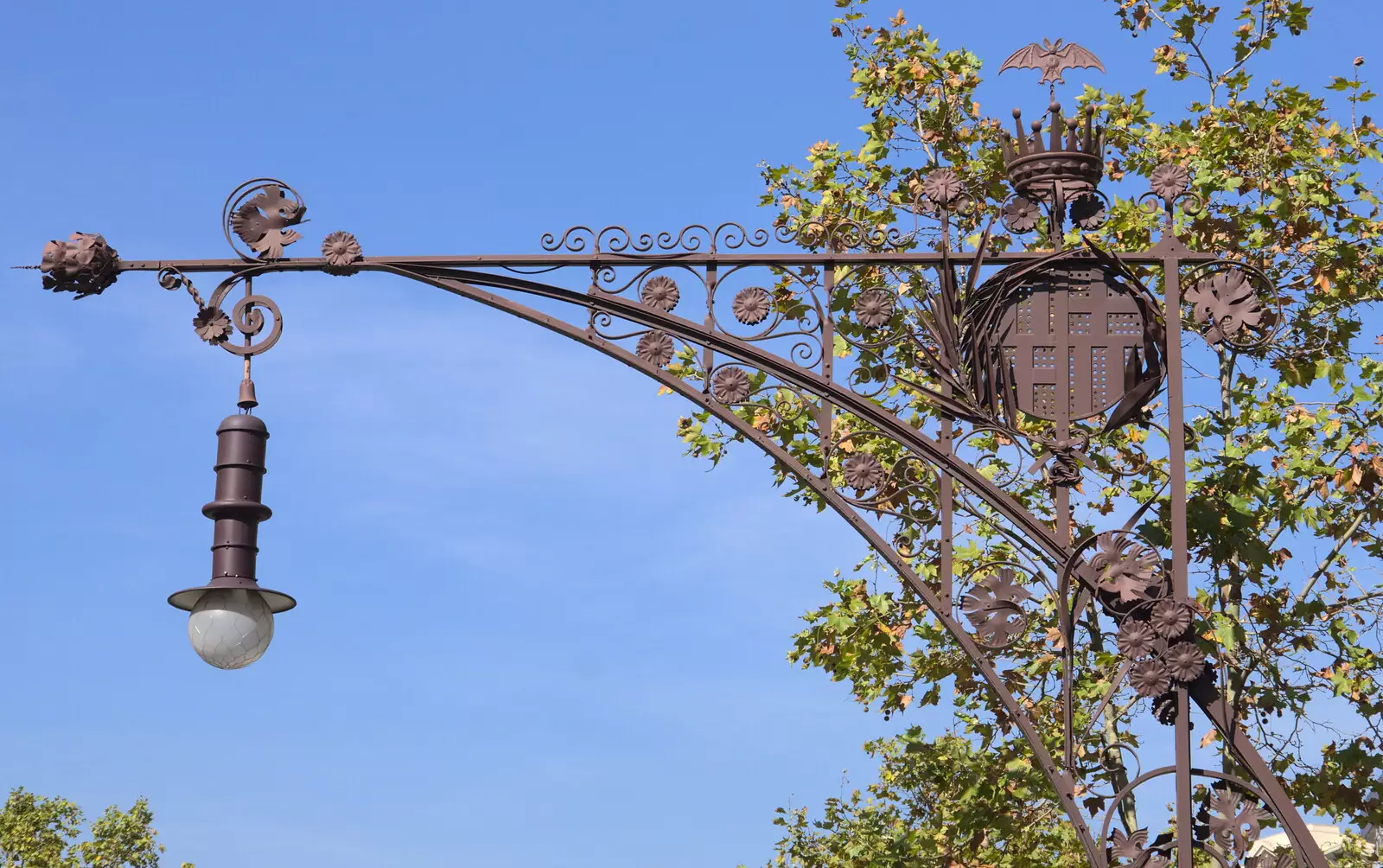 A funky street light, from A Barcelona Bus Tour, Catalonia, Spain - 25th October 2017