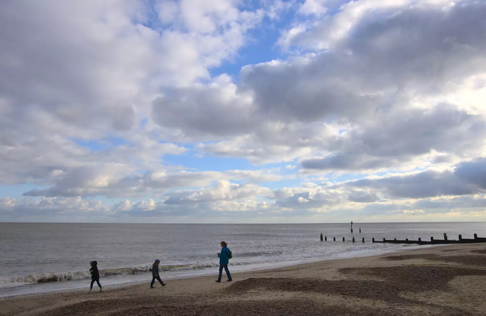 The gang roam around on the beach, from A Trip to the Amusements, Southwold Pier, Southwold, Suffolk - 5th November 2017