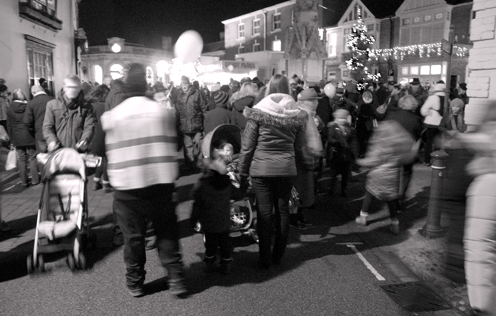 The crowds around the Christmas tree from The Eye Christmas Lights, Eye, Suffolk - 1st December 2017