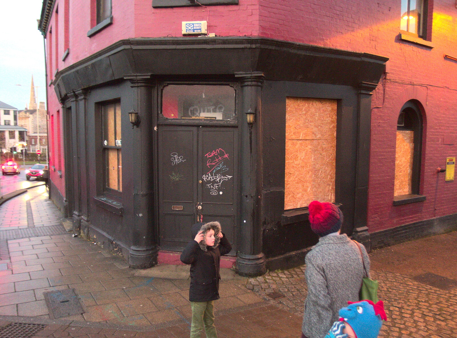 Fred outside a derelict pub on Cattle Market Street from A Trip to the Cinema, Norwich, Norfolk - 3rd December 2017
