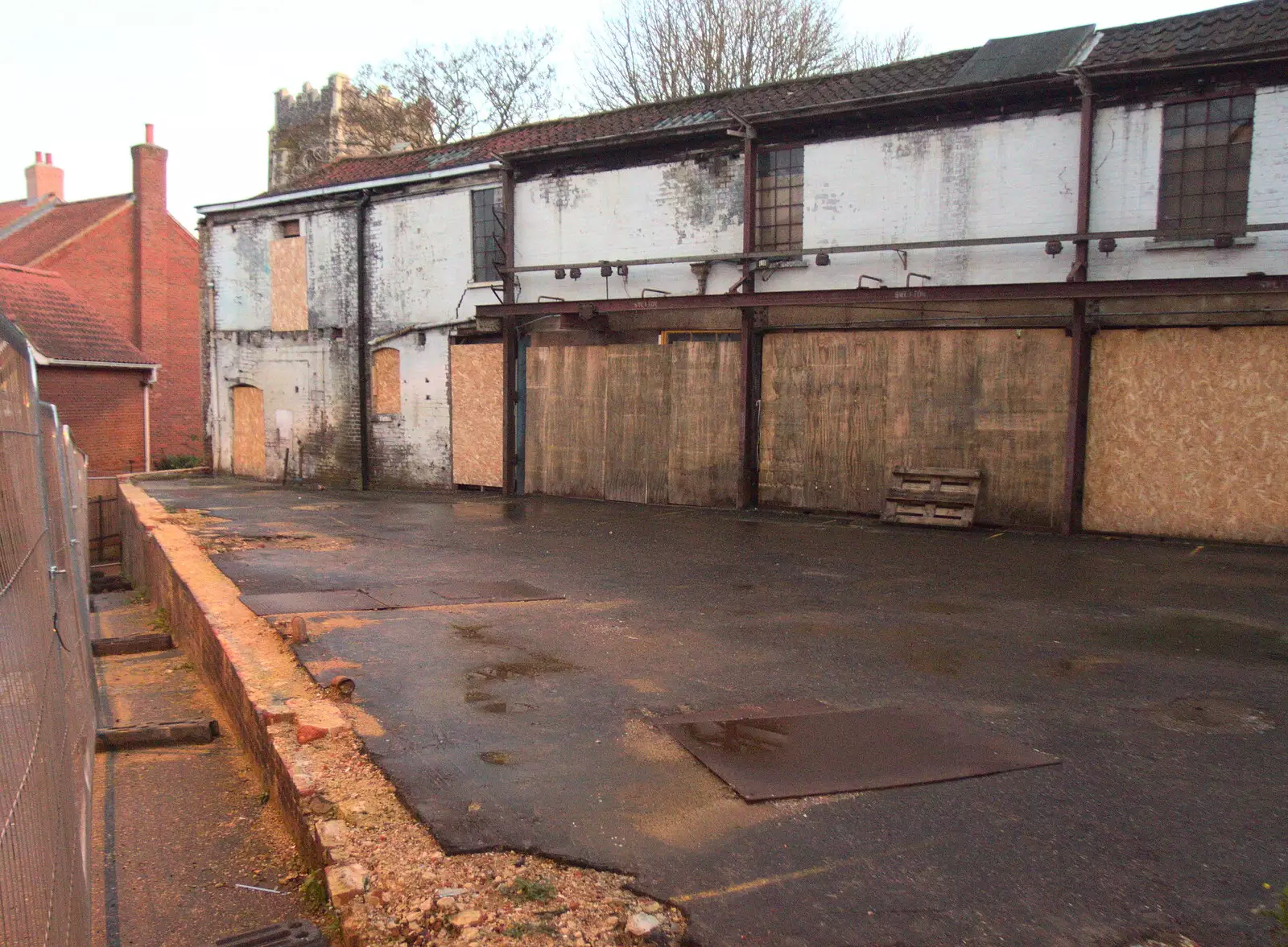 More back-street dereliction, from A Trip to the Cinema, Norwich, Norfolk - 3rd December 2017