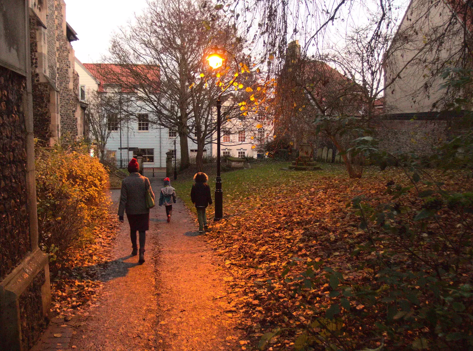 An autumnal alley back to King Street, from A Trip to the Cinema, Norwich, Norfolk - 3rd December 2017