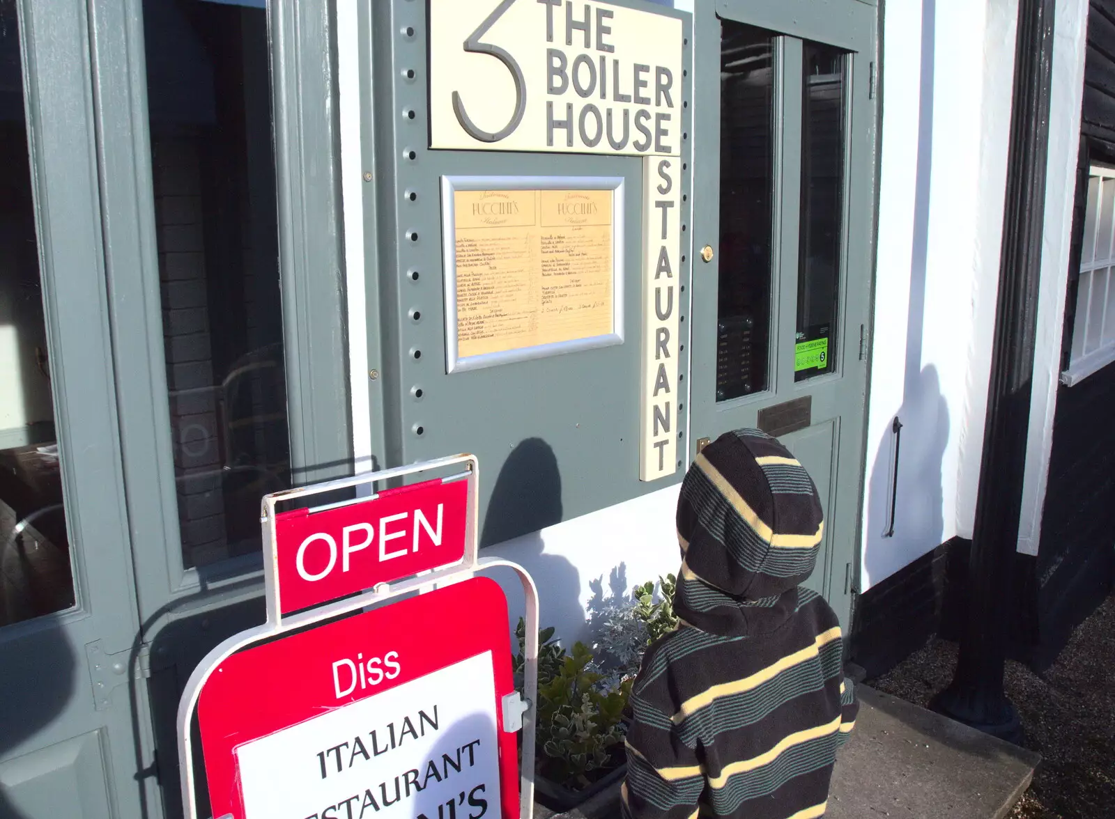 Fred looks at the Boiler House sign in Diss, from Reindeer Two Ways, Paddington and Suffolk - 19th December 2017