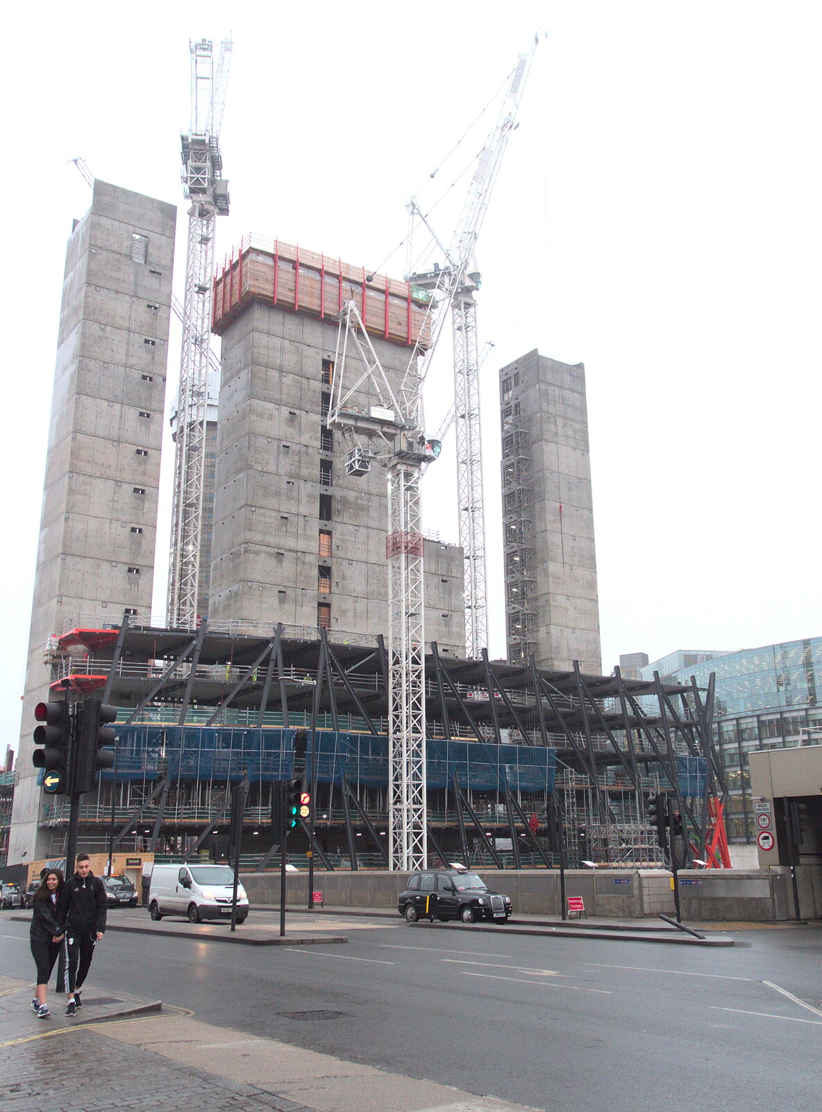 There's more building going on around Paddington Station from A Work Lunch in Nandos, Bayswater Grove, West London - 20th December 2017