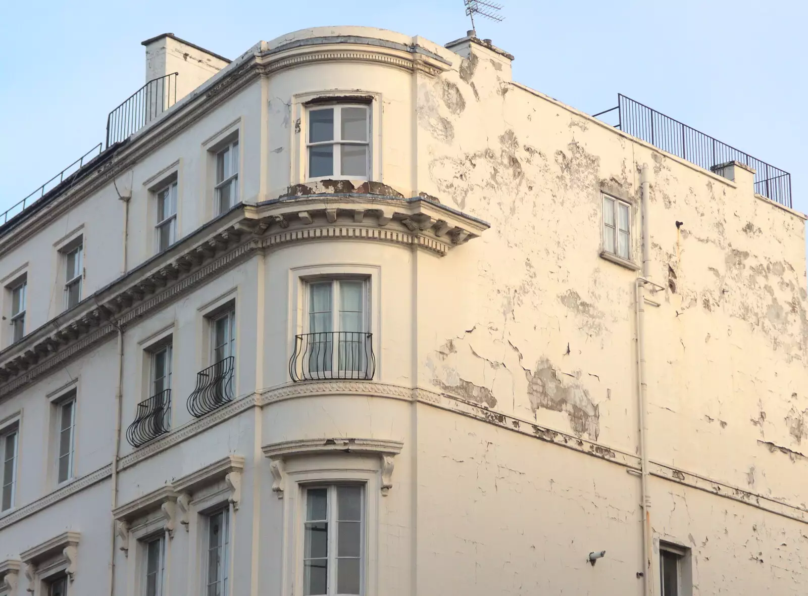 Crumbling building, from A Work Lunch in Nandos, Bayswater Grove, West London - 20th December 2017