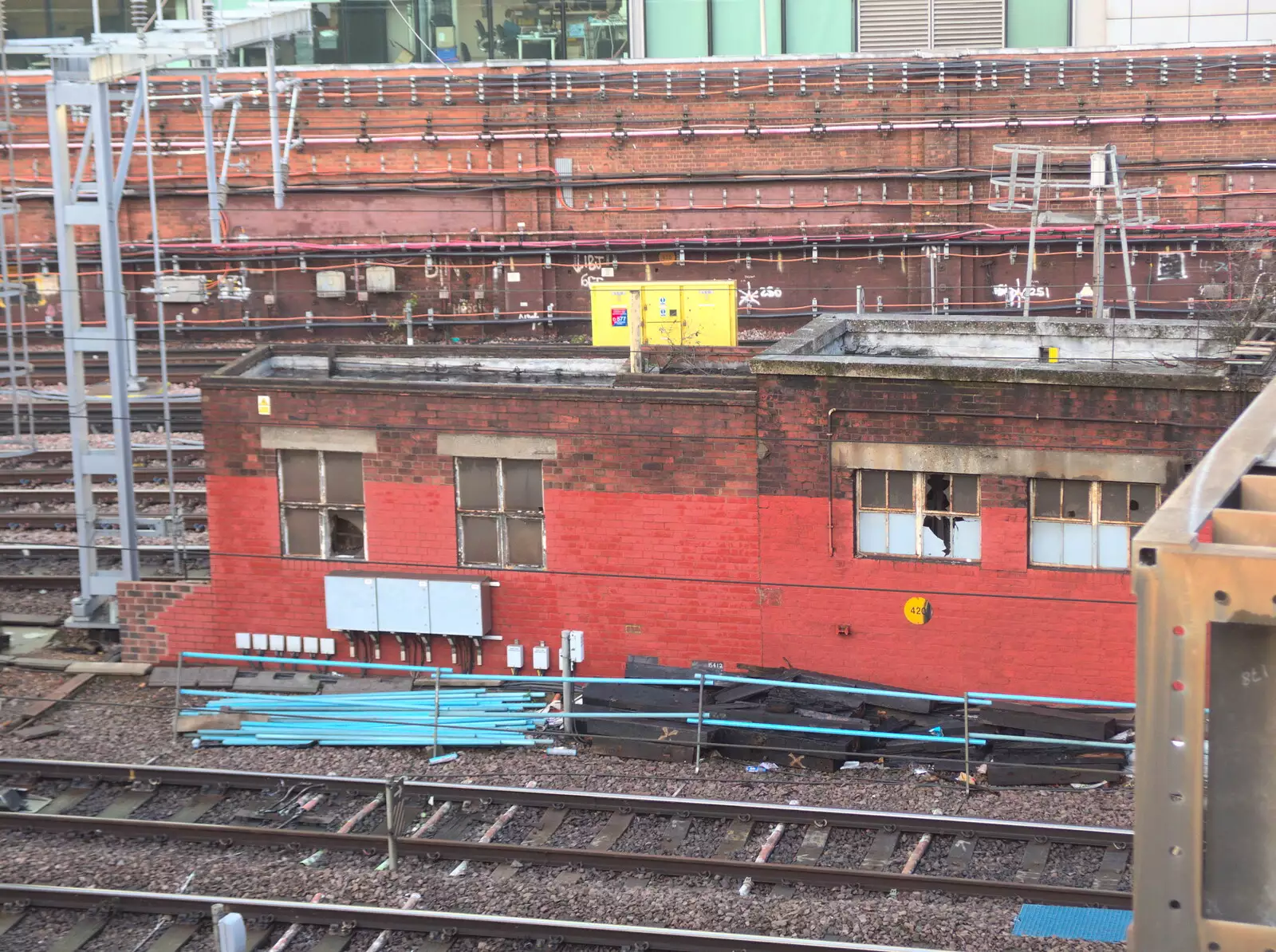 Derelict trackside building outside Paddington, from A Work Lunch in Nandos, Bayswater Grove, West London - 20th December 2017