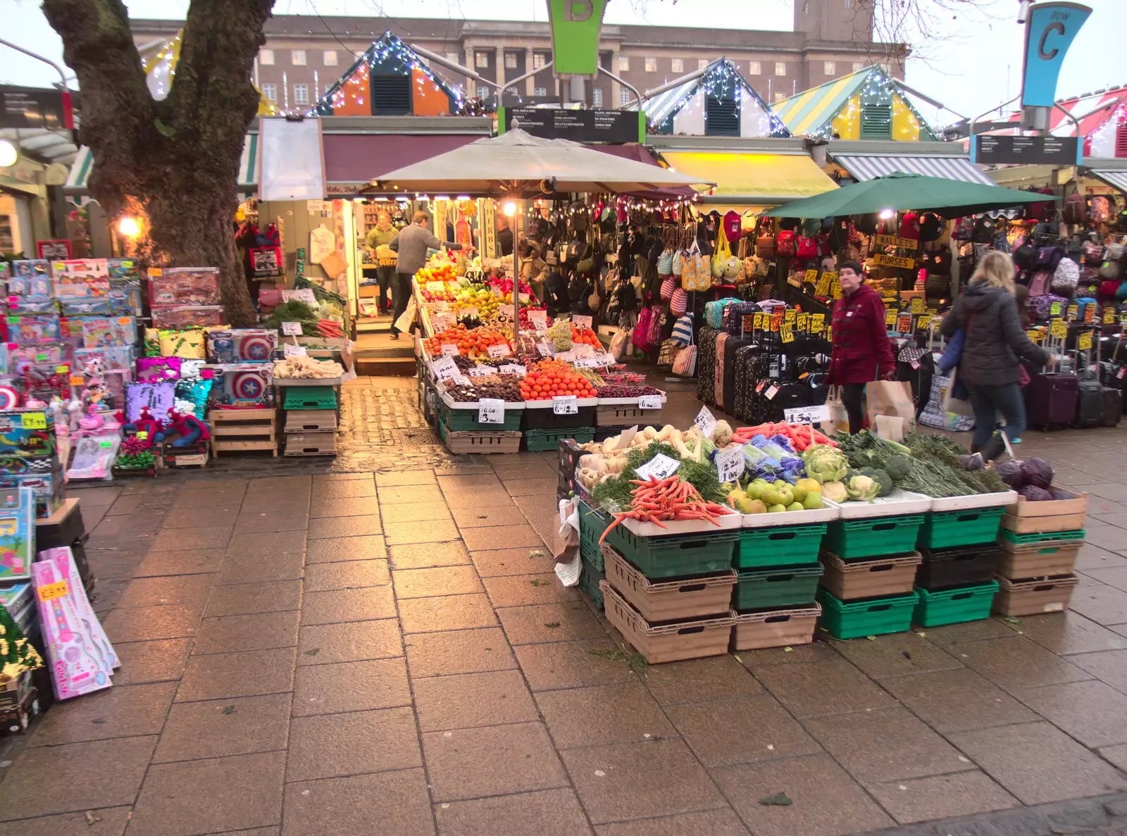 Festive fruit-and-veg market stall, from A Spot of Christmas Shopping, Norwich and Diss, Norfolk - 23rd December 2017