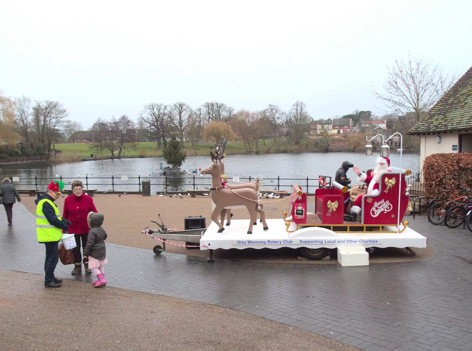 A Santa sleigh at Mere's Mouth, from A Spot of Christmas Shopping, Norwich and Diss, Norfolk - 23rd December 2017