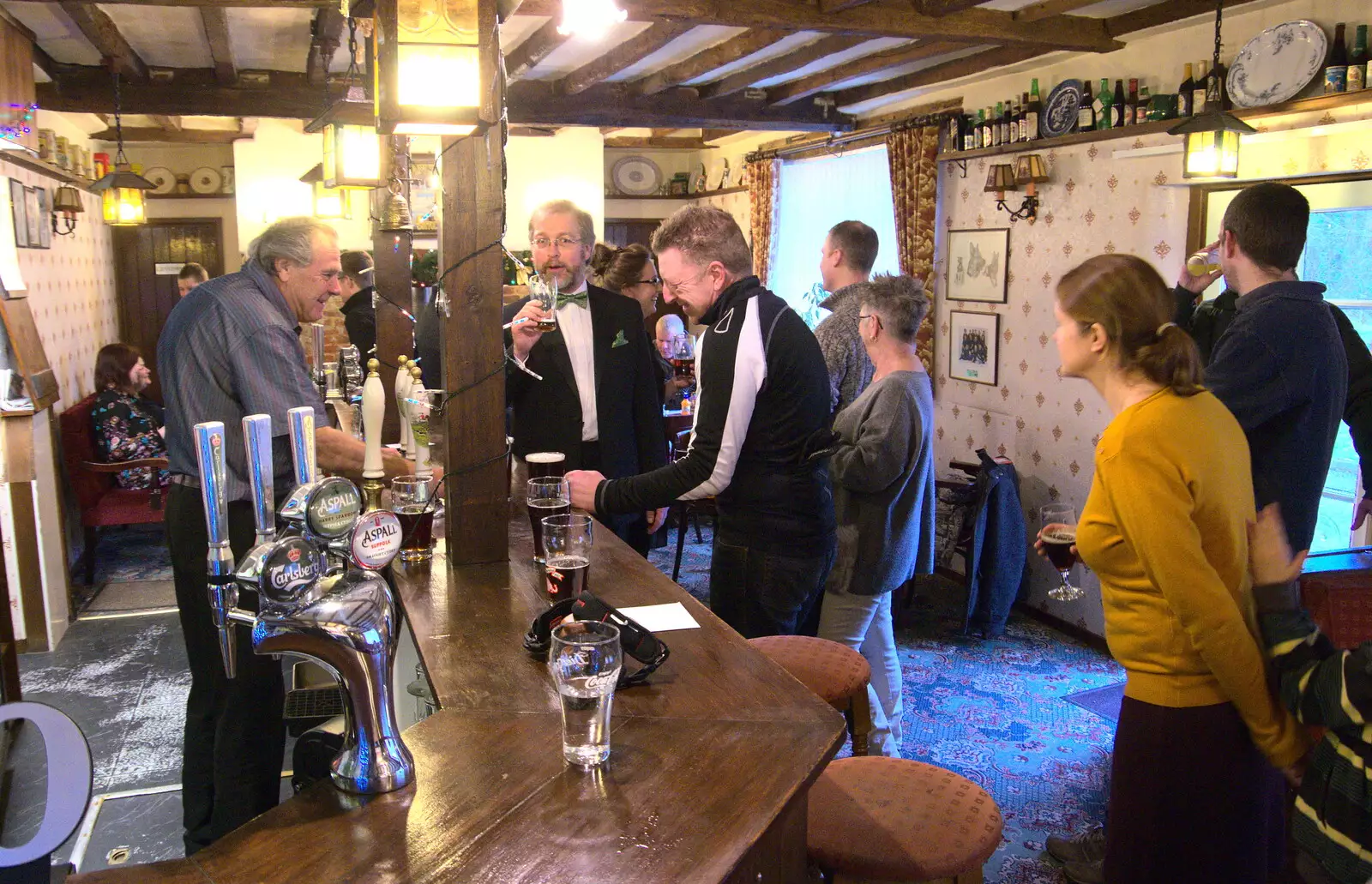 Gaz and Sandie have arrived, from Christmas Day and The Swan Inn, Brome, Suffolk - 25th December 2017