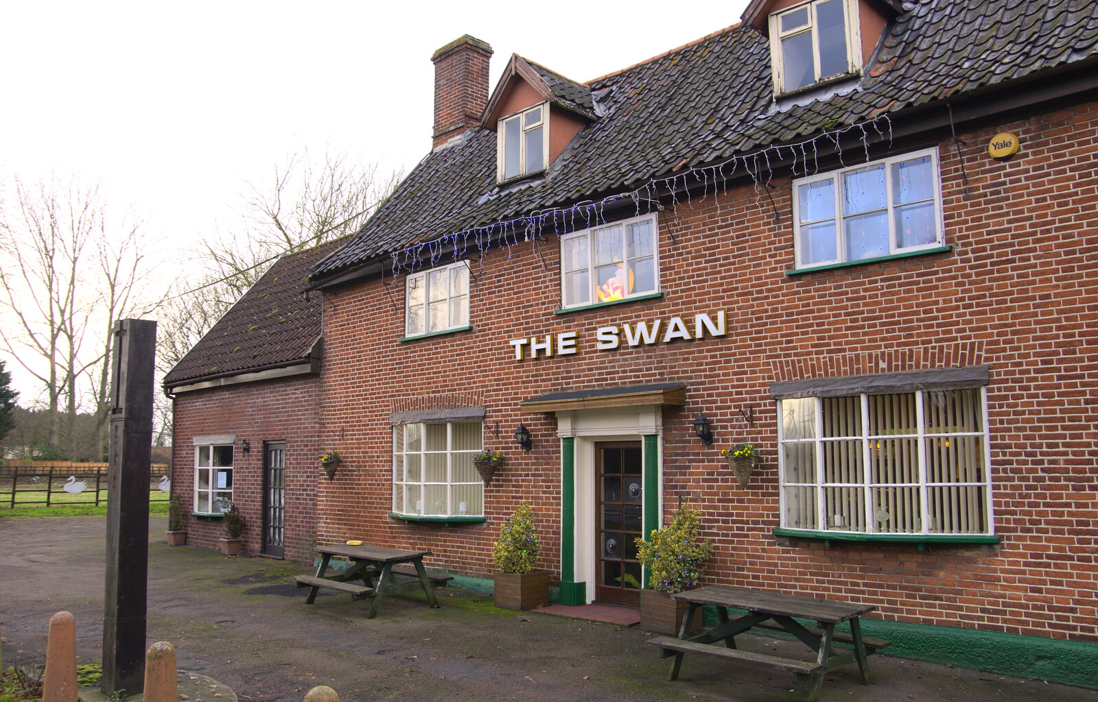 The Swan's missing sign from Christmas Day and The Swan Inn, Brome, Suffolk - 25th December 2017