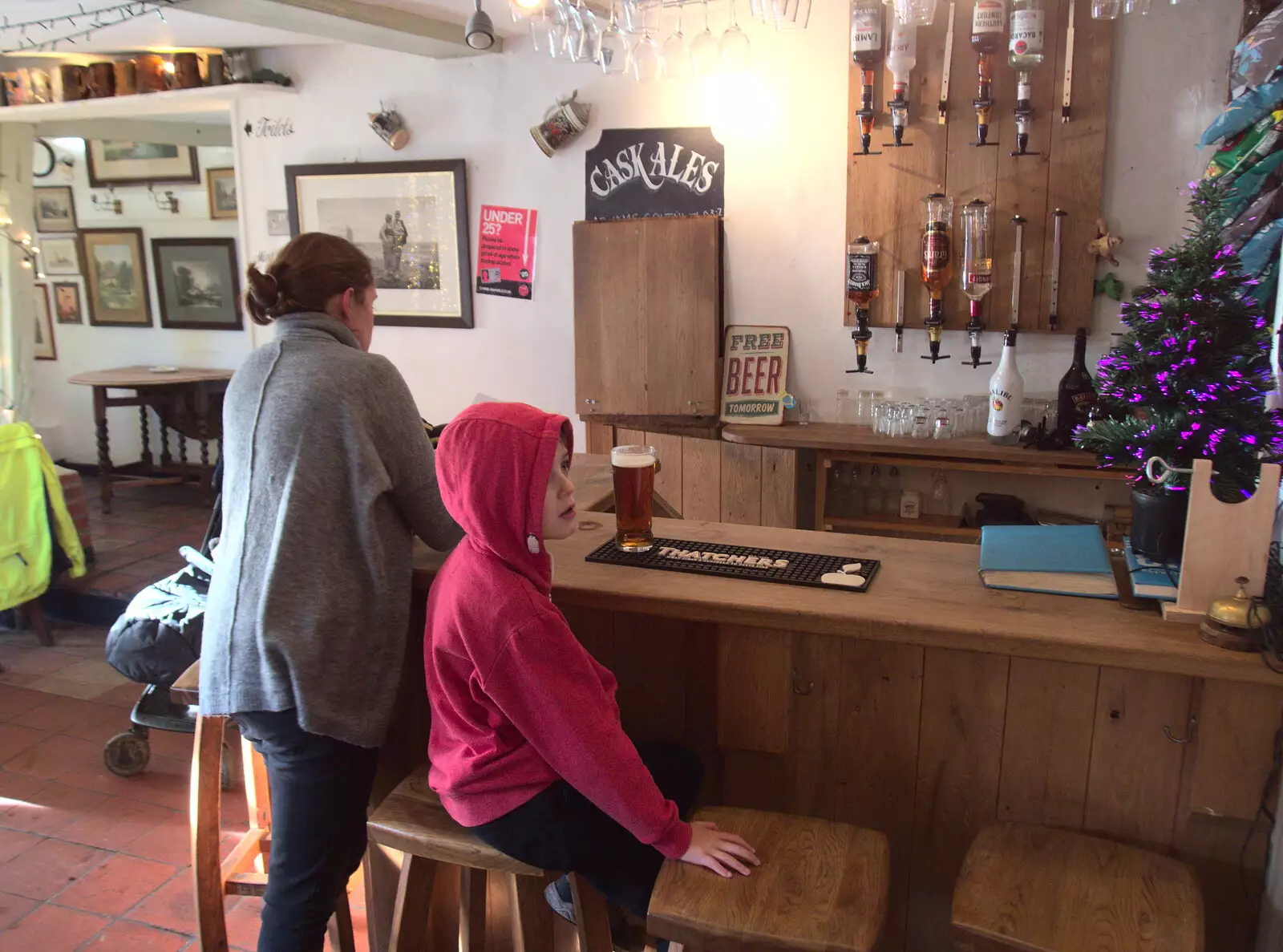 Isobel and Fred at the bar, from Boxing Day in the Queen's Head, Eye, Suffolk - 26th December 2017