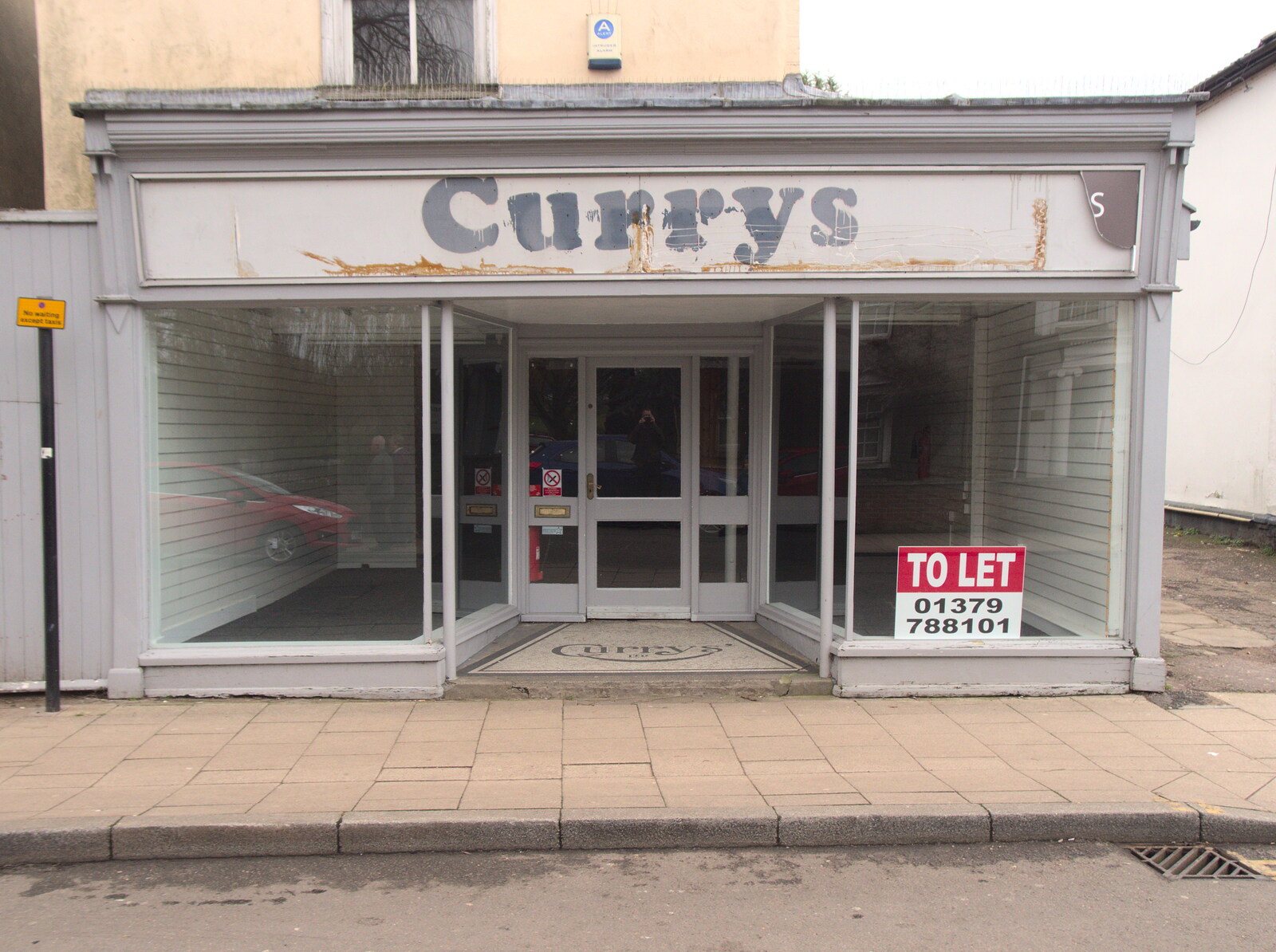 The old Curry's sign re-appears on Mere Street from January Misc: Haircut 100, Diss, Norfolk - 14th January 2018
