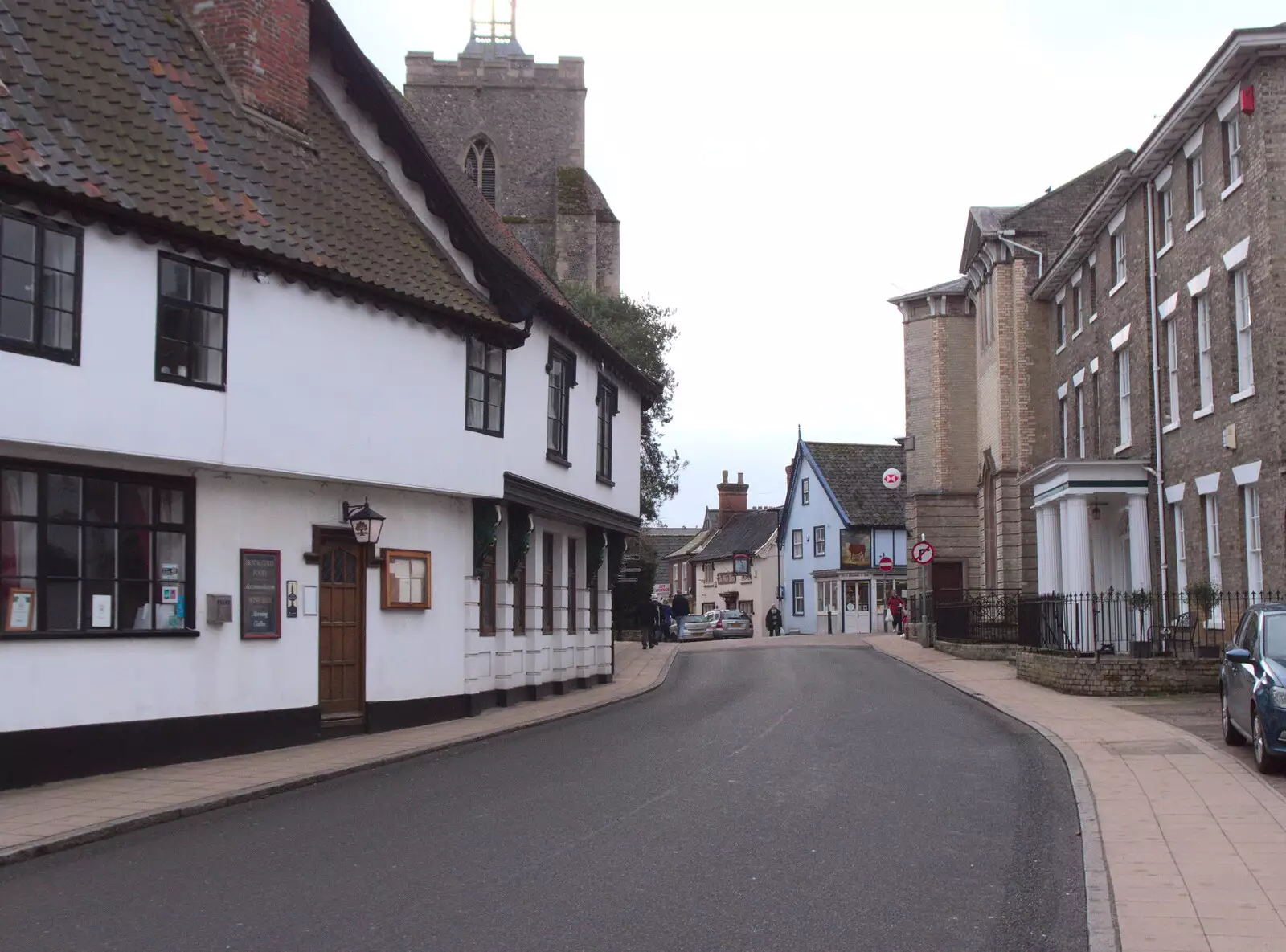 Mount Street in Diss, and the Saracen's Head, from Paddington Fire Alarms and Mere Moments Café, Diss, Norfolk - 2nd February 2018