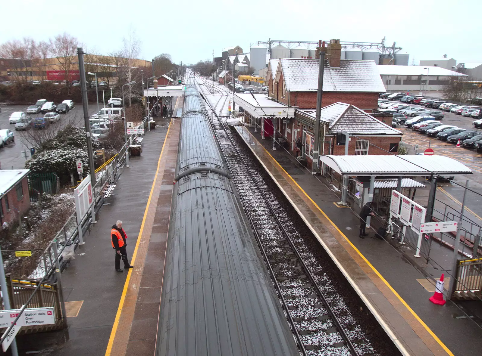 Man-mountain David sees away the Norwich train, from Quizzes and Library Books: a February Miscellany, Diss and Eye - 10th February 2018