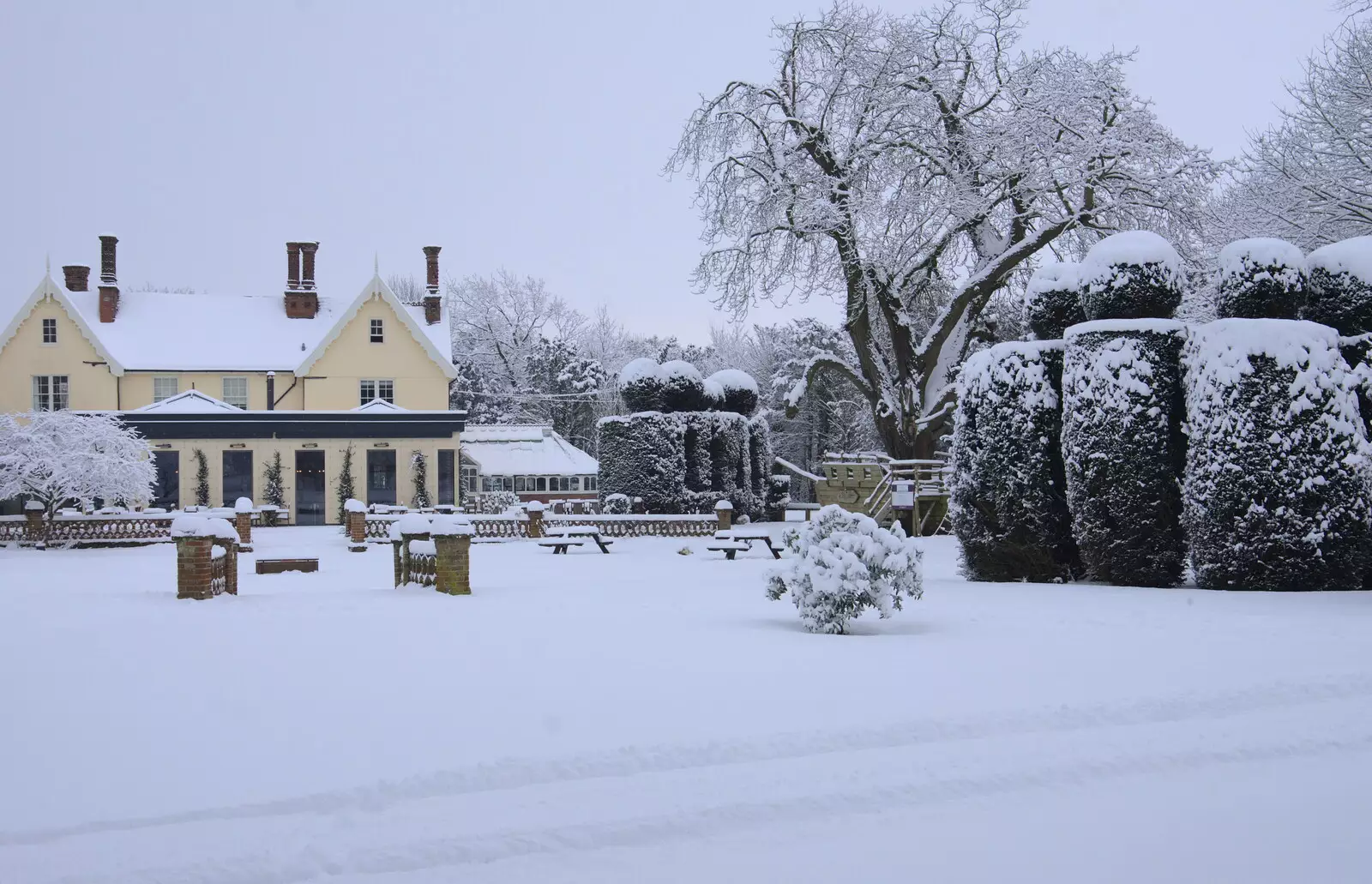 The Oaksmere's topiary, from The Beast From the East: Snow Days, Brome, Suffolk - 28th February 2018