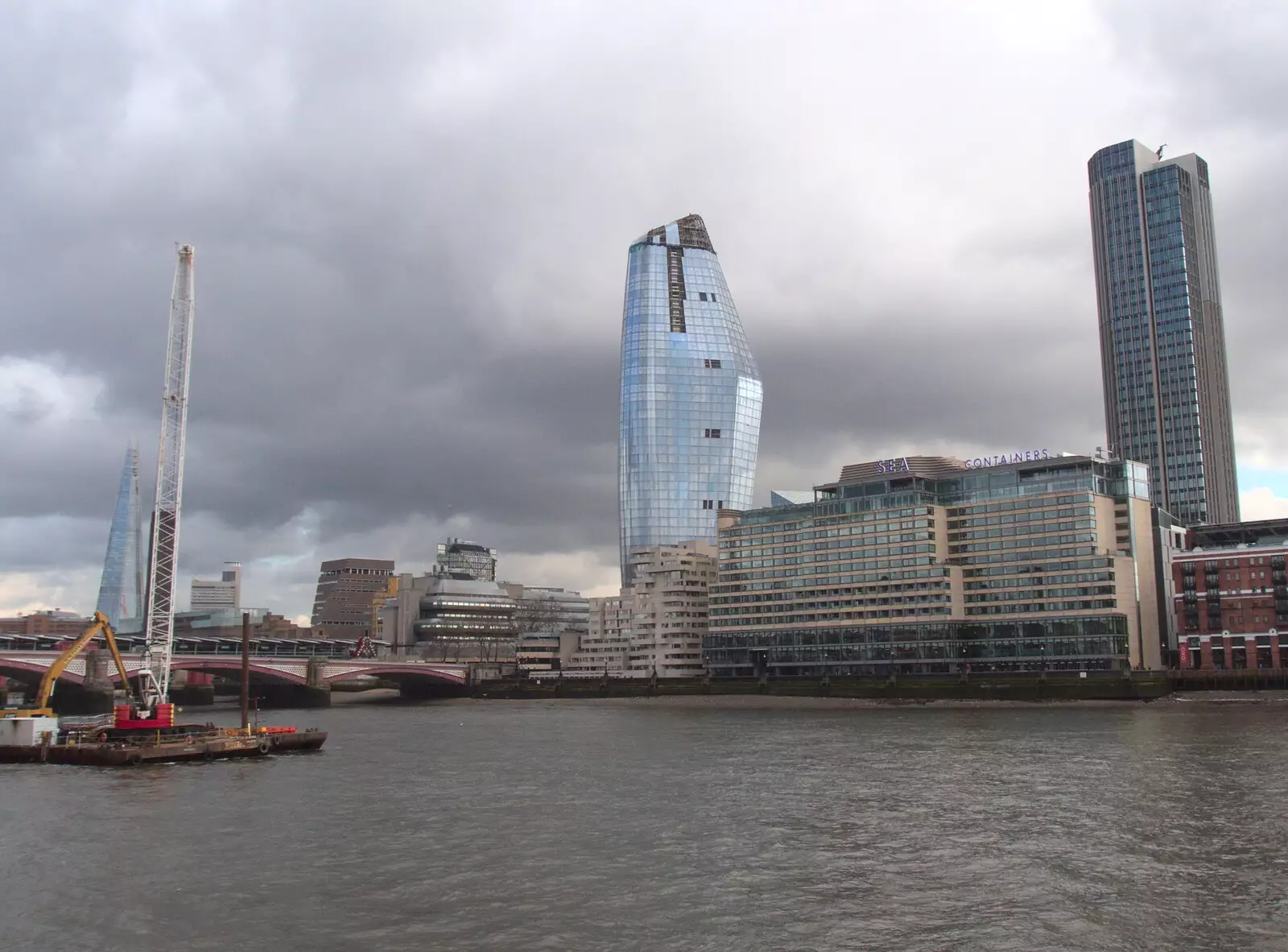 Dark skies over the Thames, near Blackfriar's Bridge, from Trackside Graffiti, and Harry's Cake, London and Suffolk - 28th March 2018