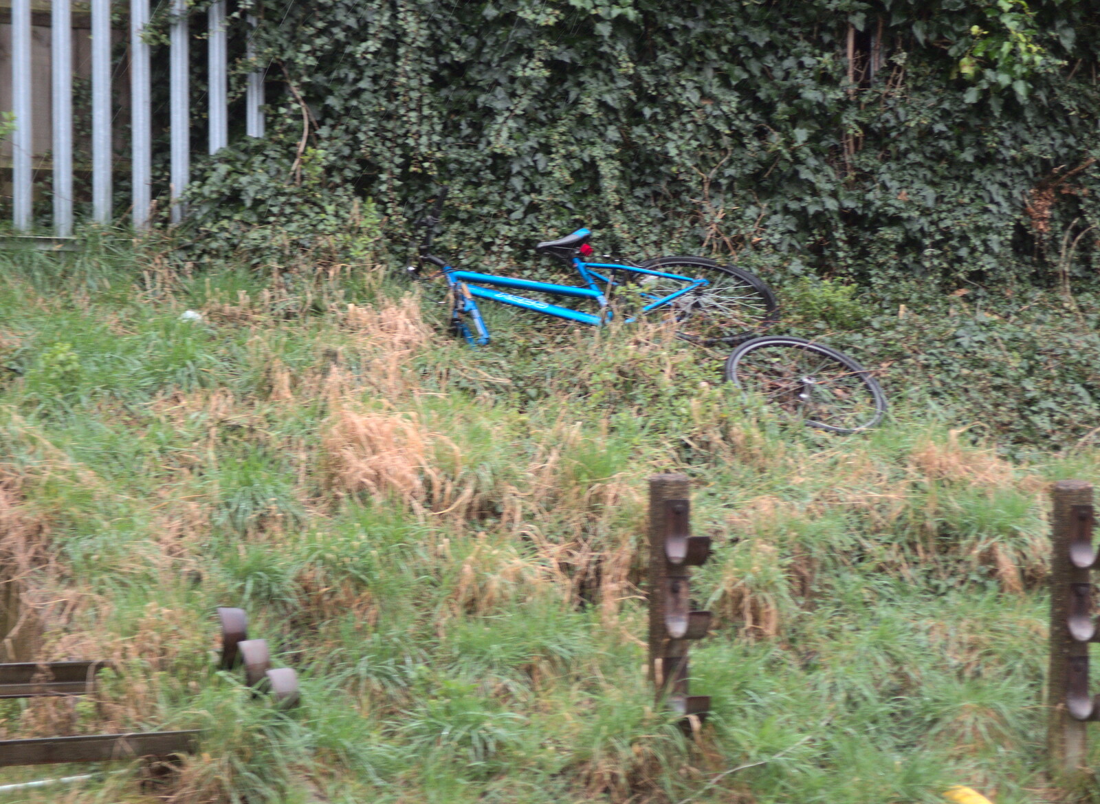 A discarded bicycle from Trackside Graffiti, and Harry's Cake, London and Suffolk - 28th March 2018