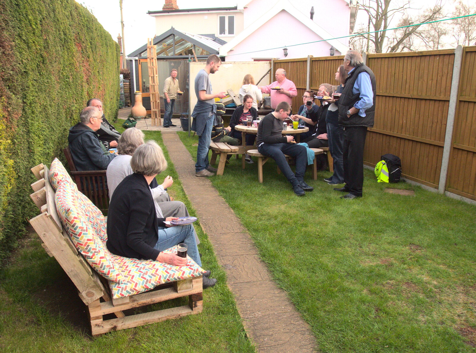 The garden massive from An Afternoon Round Gaz and Sandie's, Eye, Suffolk - 14th April 2018
