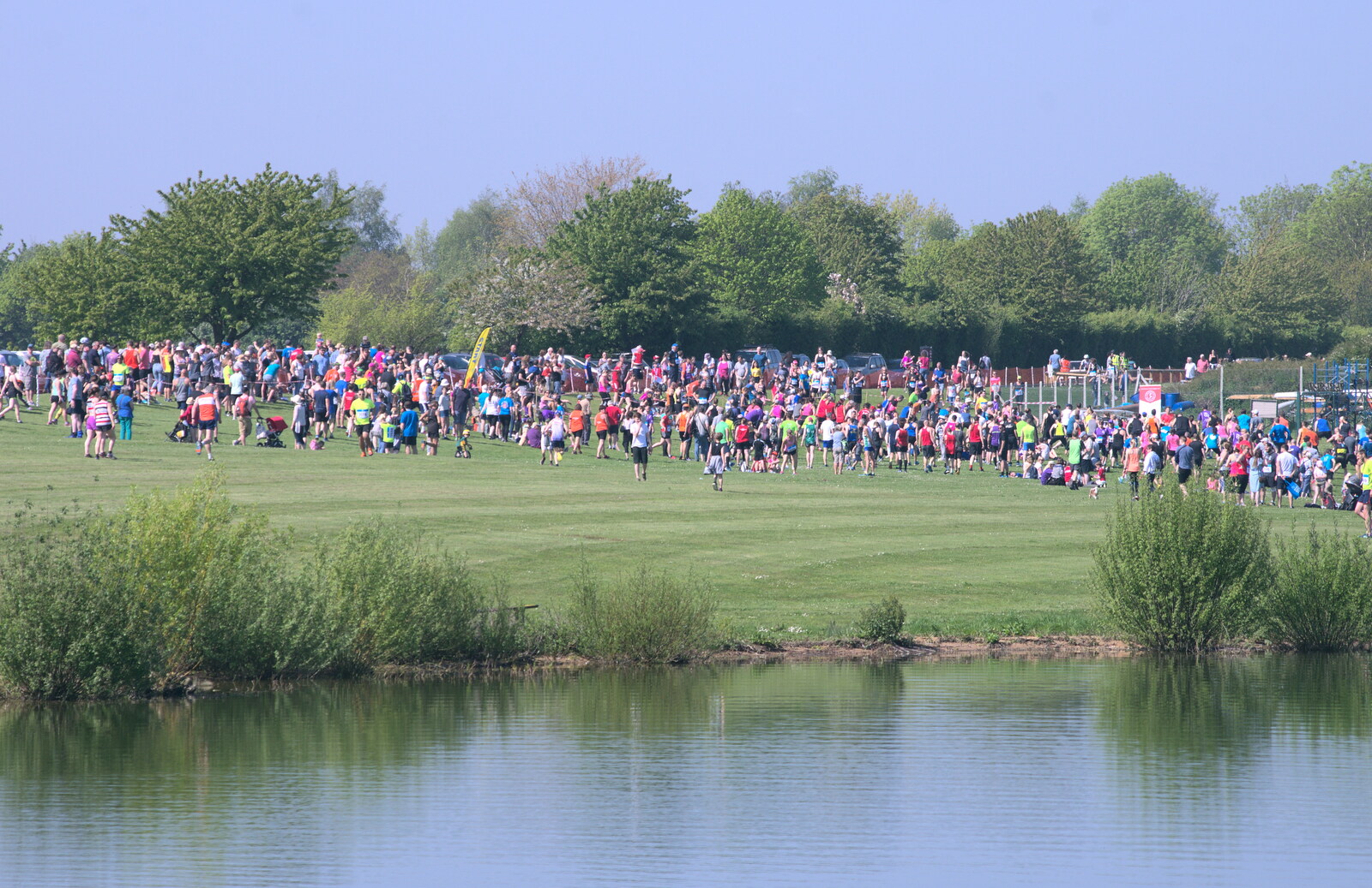 A mass of runners from Isobel's 10km Run, Alton Water, Stutton, Suffolk - 6th May 2018