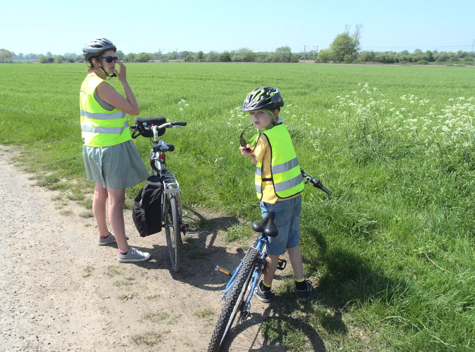 Fred looks back as we pause near Thrandeston, from A Bike Ride to the Railway Tavern, Mellis, Suffolk - 7th May 2018