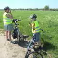 Fred looks back as we pause near Thrandeston, A Bike Ride to the Railway Tavern, Mellis, Suffolk - 7th May 2018