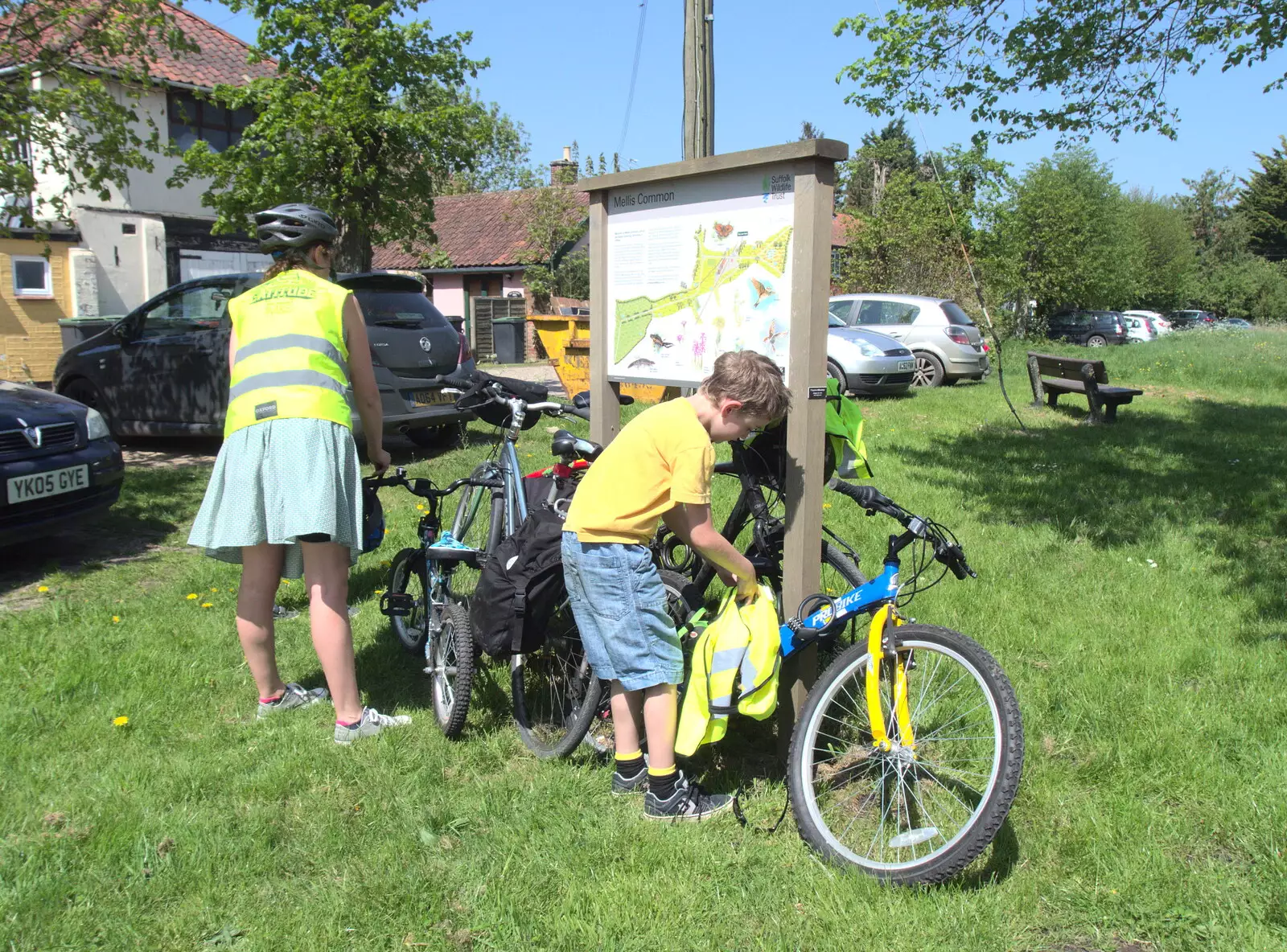 Fred parks his bike up, from A Bike Ride to the Railway Tavern, Mellis, Suffolk - 7th May 2018