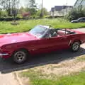 There's a nice old Ford Mustang outside, A Bike Ride to the Railway Tavern, Mellis, Suffolk - 7th May 2018