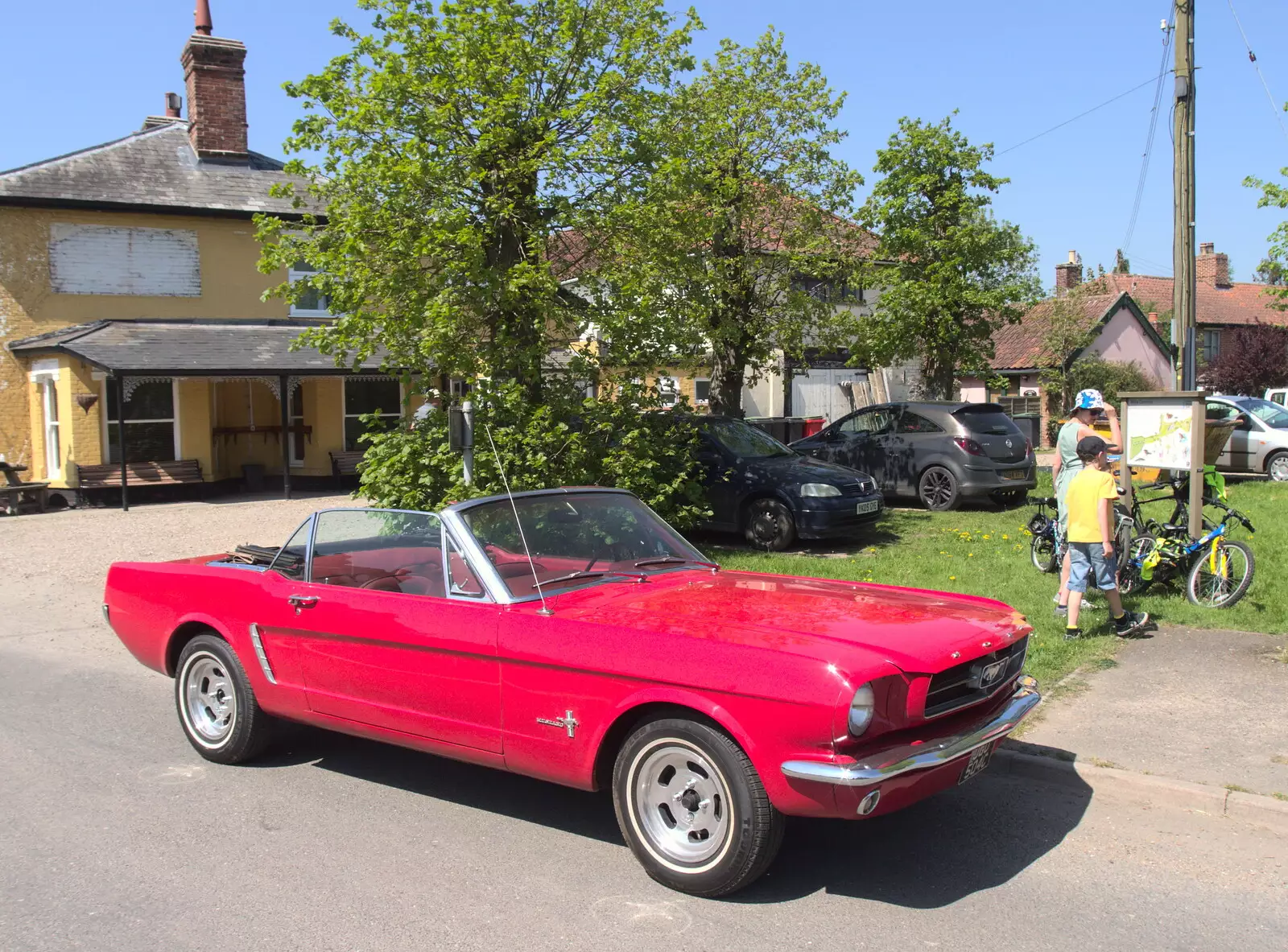 A vintage Ford Mustang by the Mellis Railway, from A Bike Ride to the Railway Tavern, Mellis, Suffolk - 7th May 2018