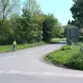 Fred cycles up Earlsford Road, A Bike Ride to the Railway Tavern, Mellis, Suffolk - 7th May 2018