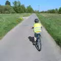 On the road back to Thrandeston, A Bike Ride to the Railway Tavern, Mellis, Suffolk - 7th May 2018