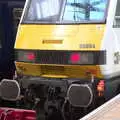 Class 90 loco 90004 has an insect problem, A Lunchtime Trip to Peking Seoul, Paddington, London - 9th May 2018